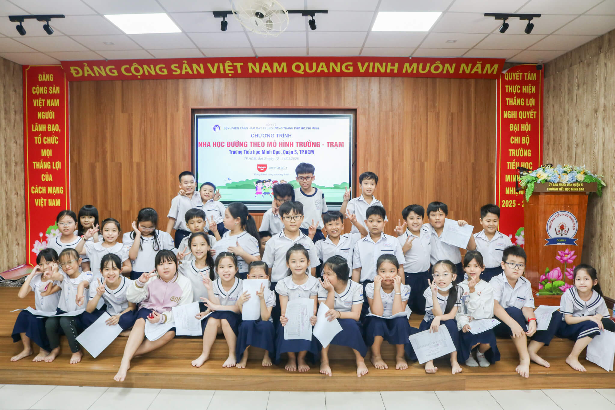 Chương trình khám và điều trị cho học sinh các trường tiểu học theo mô hình Trường – Trạm trên địa bàn Tp. Hồ Chí Minh Chương trình khám và điều trị cho học sinh các trường tiểu học theo mô hình Trường – Trạm trên địa bàn Tp. Hồ Chí Minh