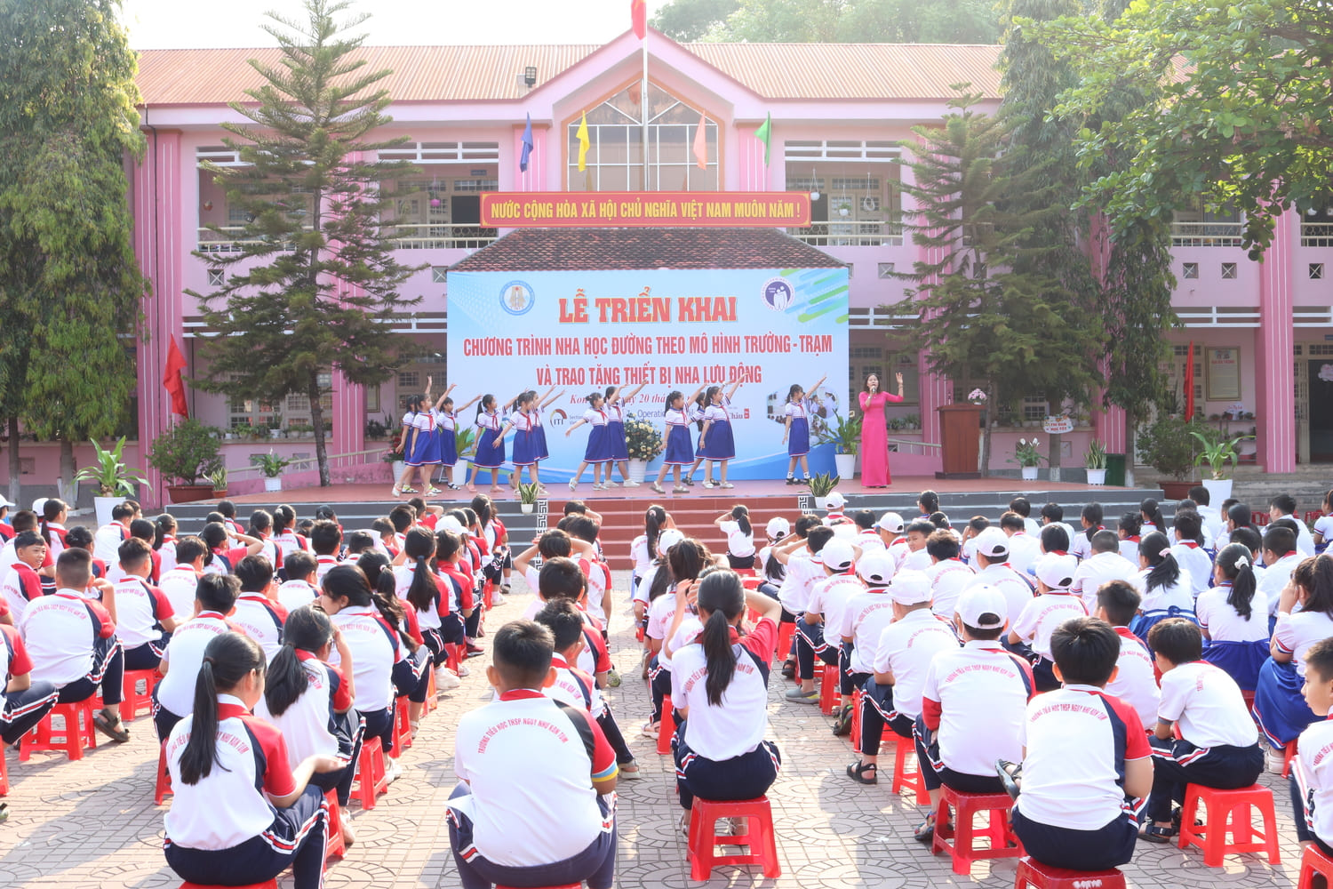 Bệnh viện Răng Hàm Mặt Trung ương Tp. Hồ Chí Minh triển khai chương trình nha học đường theo mô hình trường – trạm tại tỉnh Kon Tum Bệnh viện Răng Hàm Mặt Trung ương Tp. Hồ Chí Minh triển khai chương trình nha học đường theo mô hình trường – trạm tại tỉnh Kon Tum
