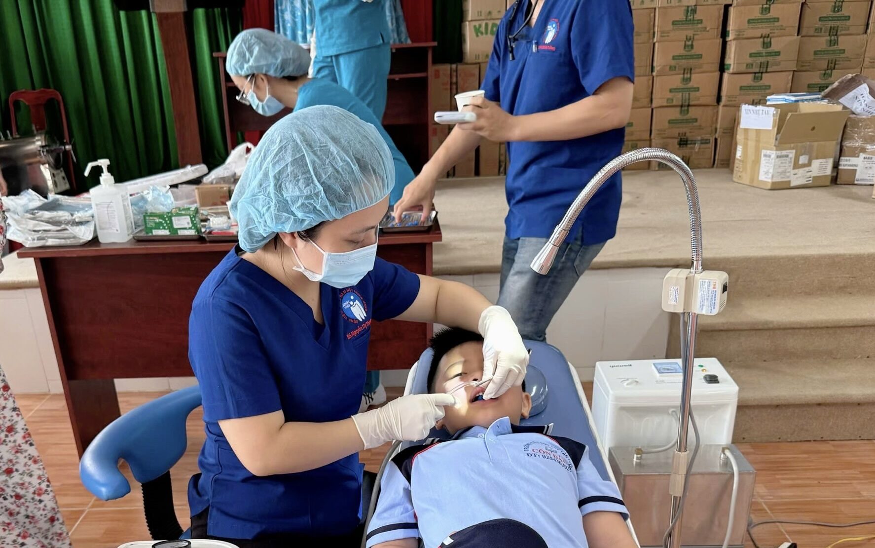 Chăm sóc răng miệng cho người dân Côn Đảo