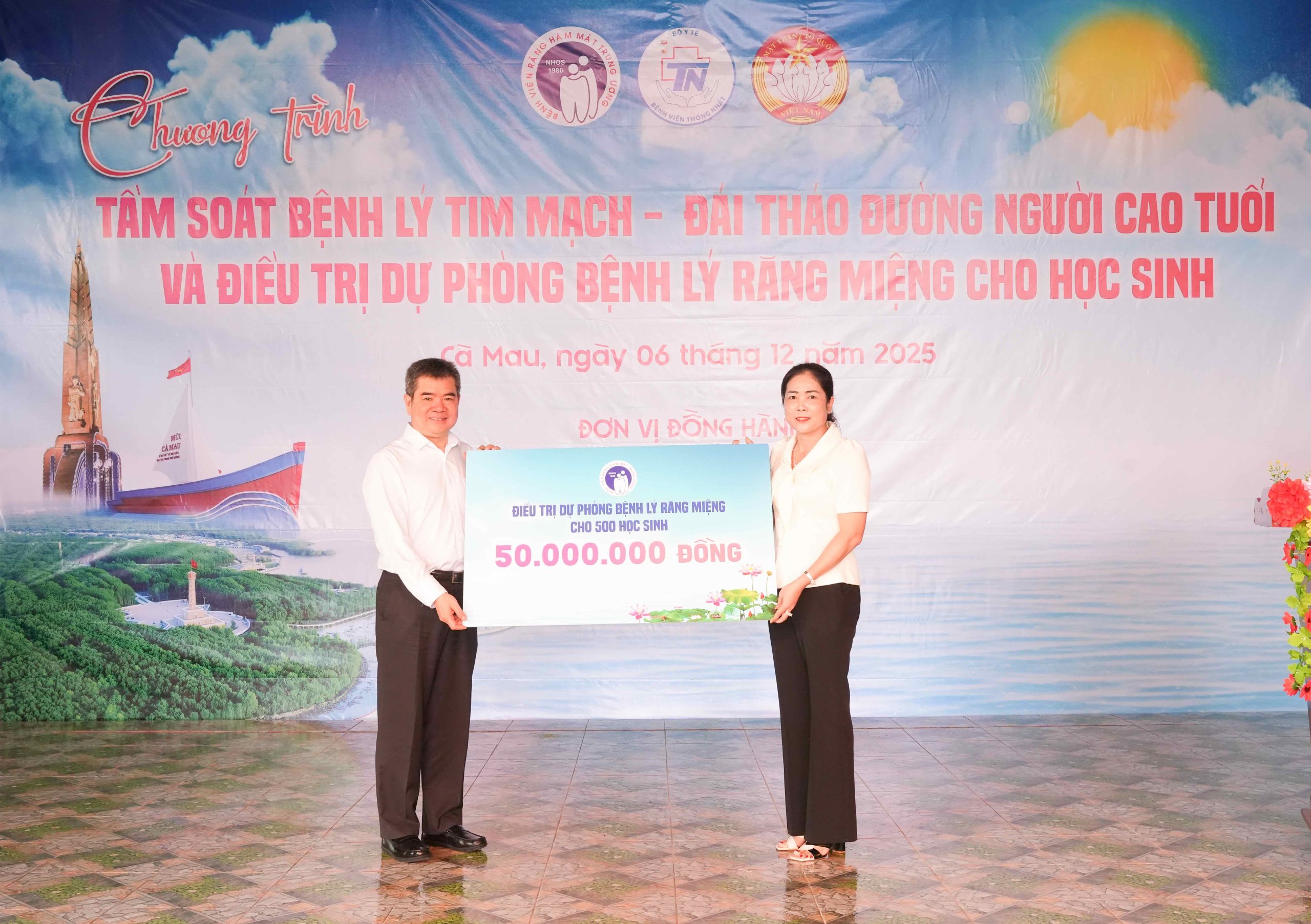 Chương trình “Tầm soát bệnh lý tim mạch – đái tháo đường cho người cao tuổi và điều trị dự phòng bệnh lý răng miệng cho học sinh” tại Cà Mau