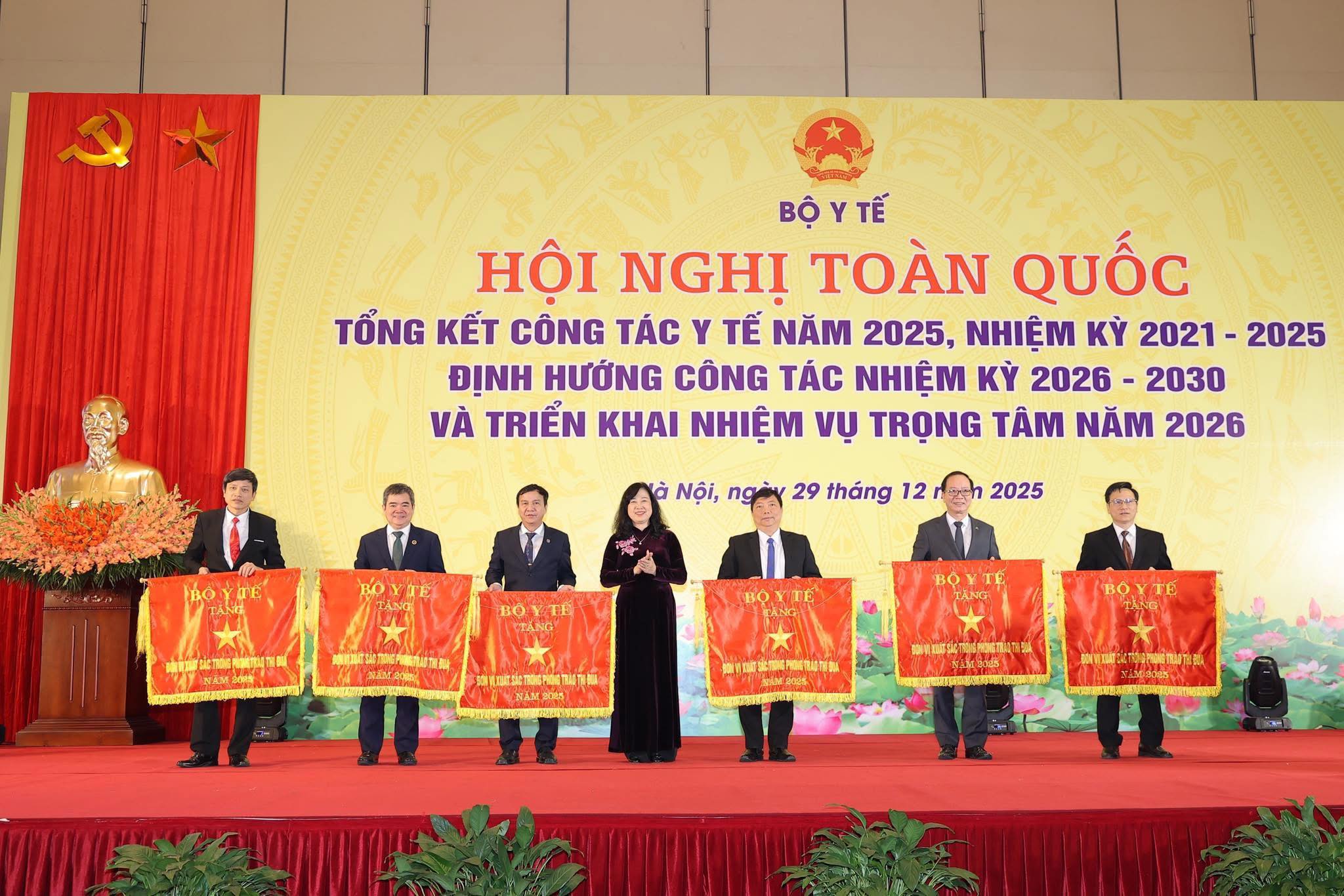 BỆNH VIỆN RĂNG HÀM MẶT TRUNG ƯƠNG TP. HỒ CHÍ MINH VINH DỰ ĐƯỢC TRAO TẶNG CỜ THI ĐUA CỦA BỘ Y TẾ “ĐƠN VỊ XUẤT SẮC TIÊU BIỂU TRONG PHONG TRÀO THI ĐUA NĂM 2025”