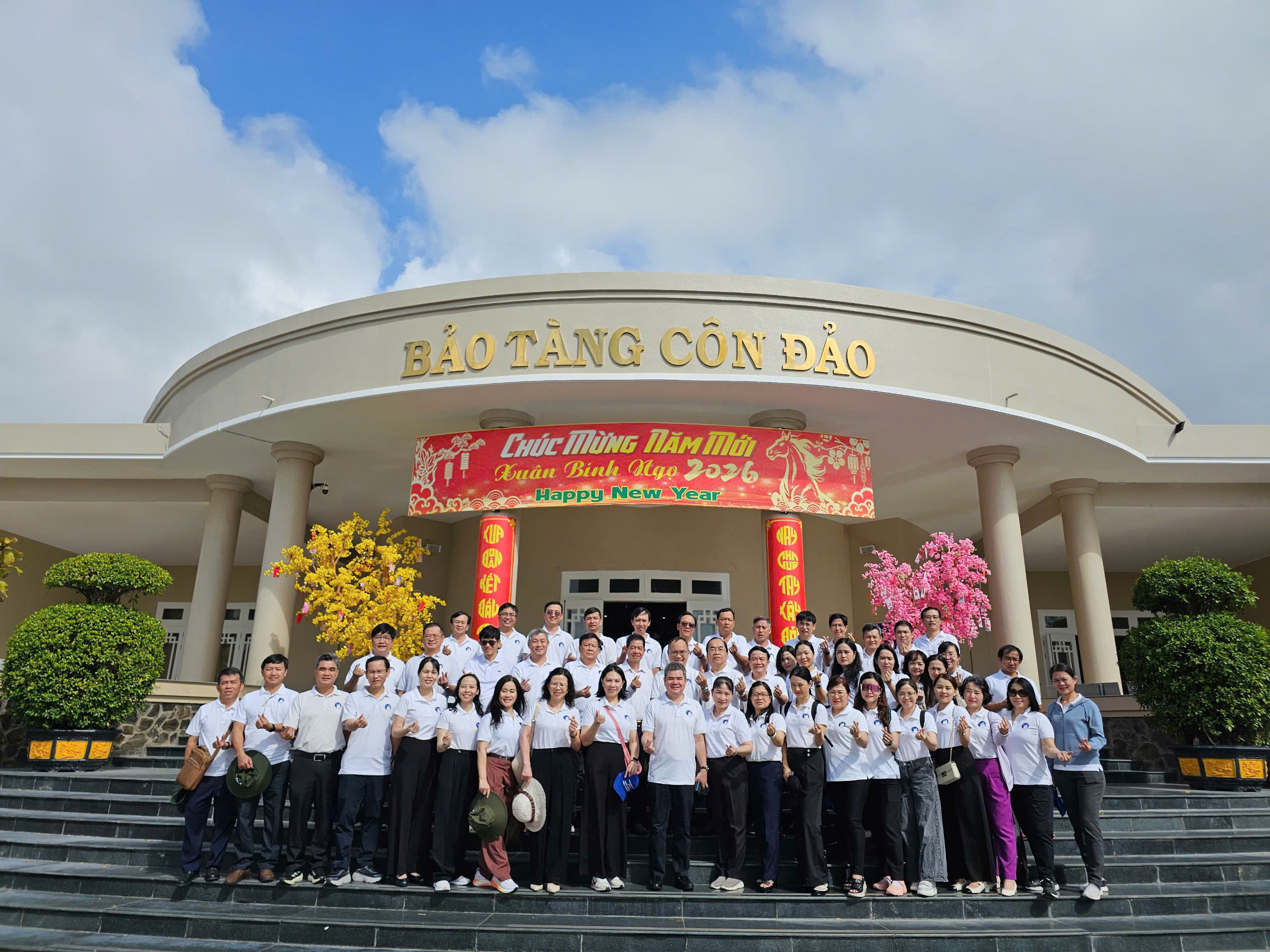 BỆNH VIỆN RĂNG HÀM MẶT TRUNG ƯƠNG TP. HỒ CHÍ MINH TỔ CHỨC CHƯƠNG TRÌNH “VỀ NGUỒN” TẠI ĐẶC KHU CÔN ĐẢO