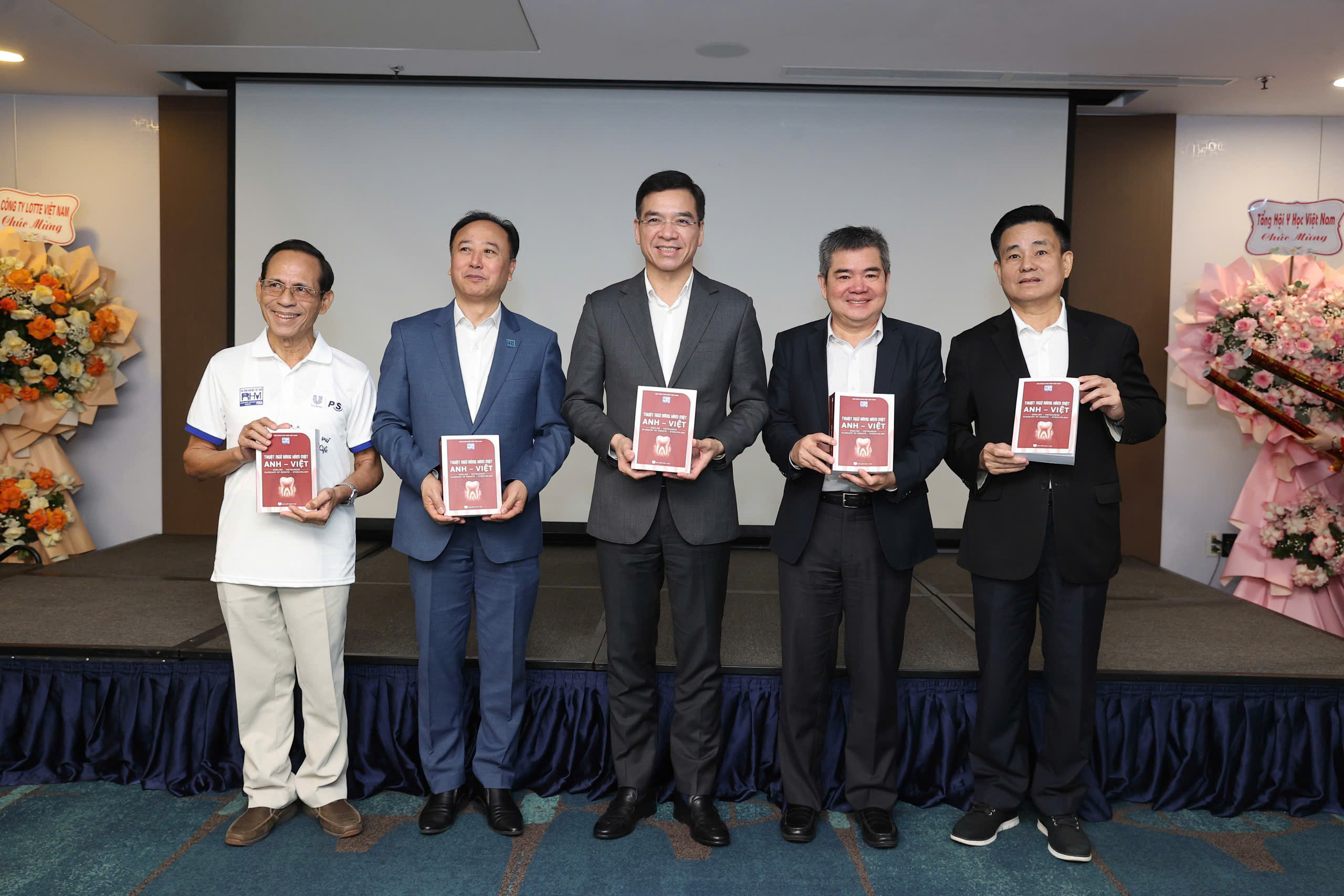 Lễ ra mắt cuốn sách “Thuật ngữ Răng Hàm Mặt Anh – Việt”