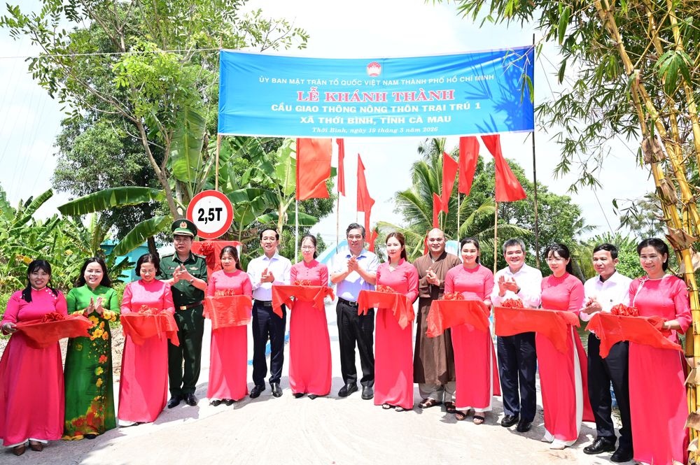 BỆNH VIỆN RĂNG HÀM MẶT TRUNG ƯƠNG TP.HCM THAM GIA CHƯƠNG TRÌNH AN SINH XÃ HỘI TẠI TỈNH CÀ MAU