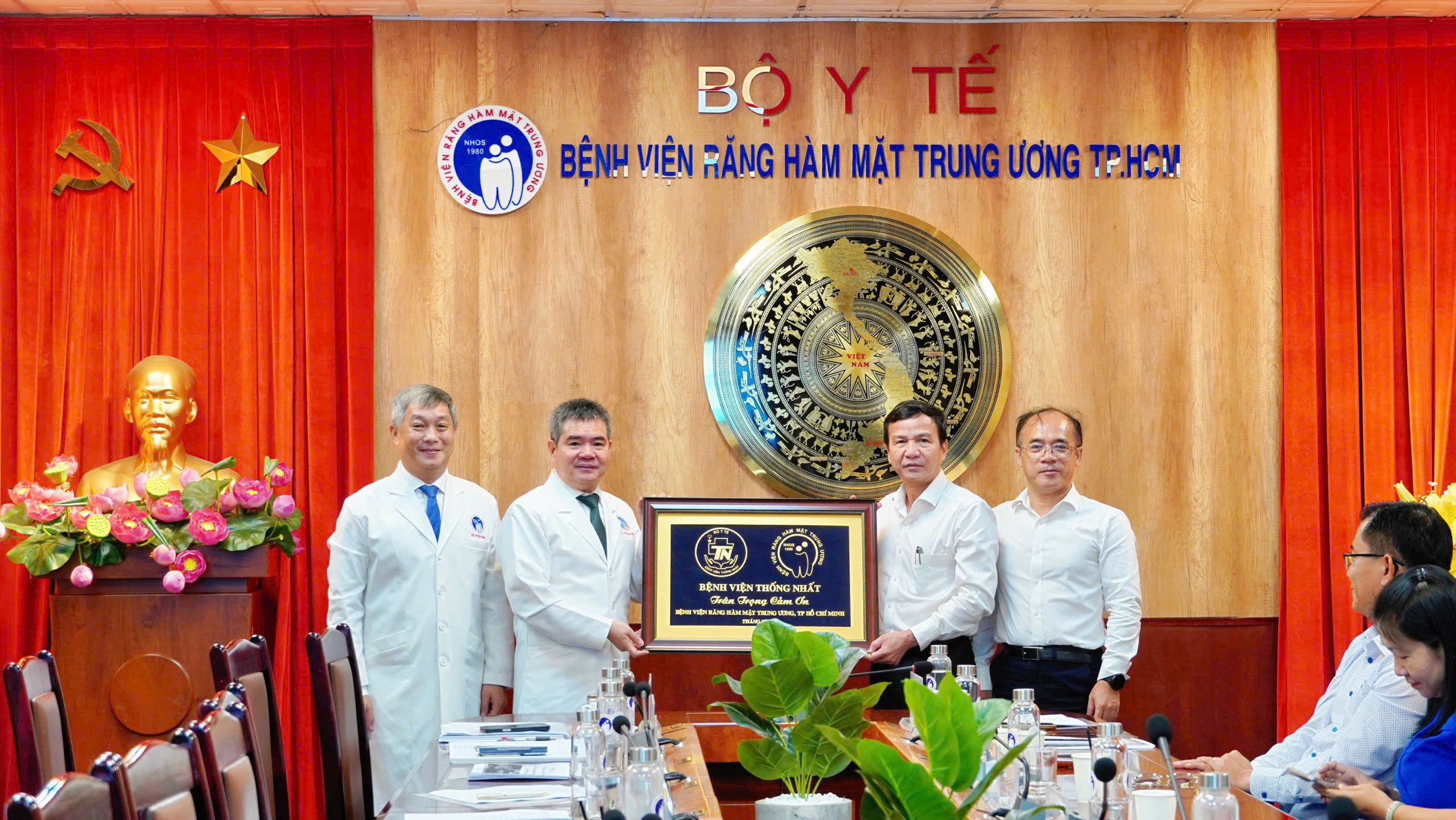 BỆNH VIỆN RĂNG HÀM MẶT TRUNG ƯƠNG TP.HCM TIẾP ĐÓN ĐOÀN BỆNH VIỆN THỐNG NHẤT ĐẾN LÀM VIỆC VỀ ĐỊNH HƯỚNG PHÁT TRIỂN TRUNG TÂM RĂNG HÀM MẶT KỸ THUẬT CAO